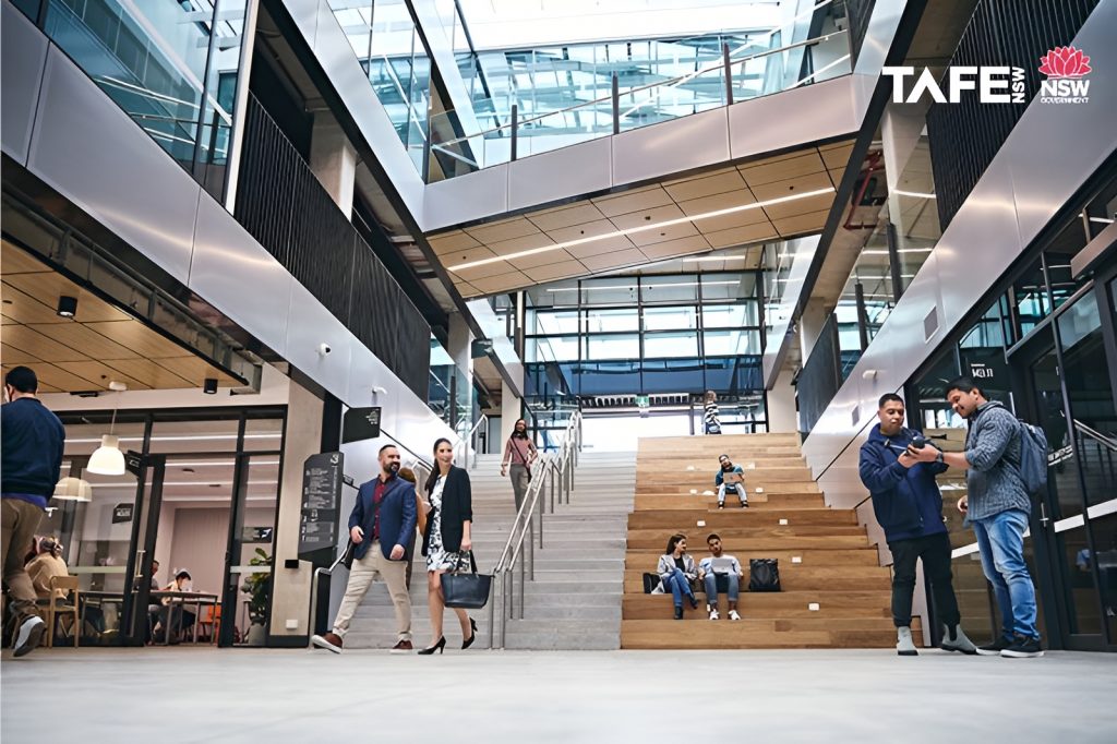 Chăm sóc lý lý đào tạo này TAFE NSW đã trở thành một trong những hệ thống giáo dục nghề nghiệp lớn và uy tín tại Australia