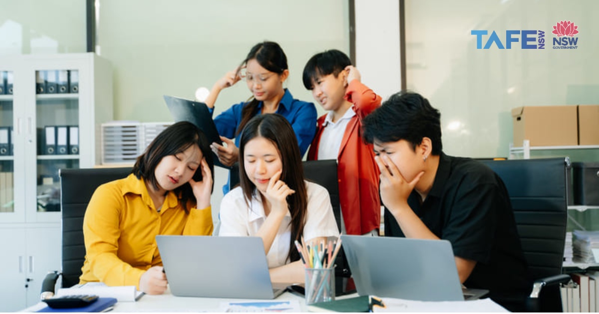 Sang Úc hay Canada thì cơ hội làm thêm tốt hơn?