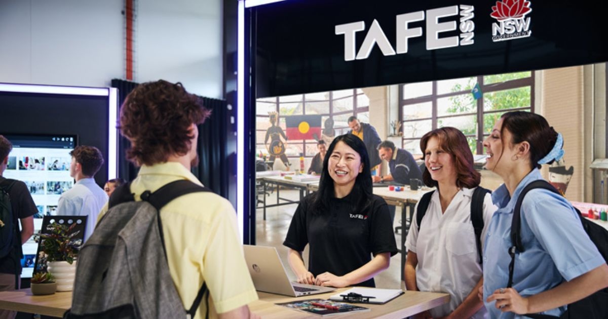 Ngành Logistics có cần thành thạo tiếng Anh không?