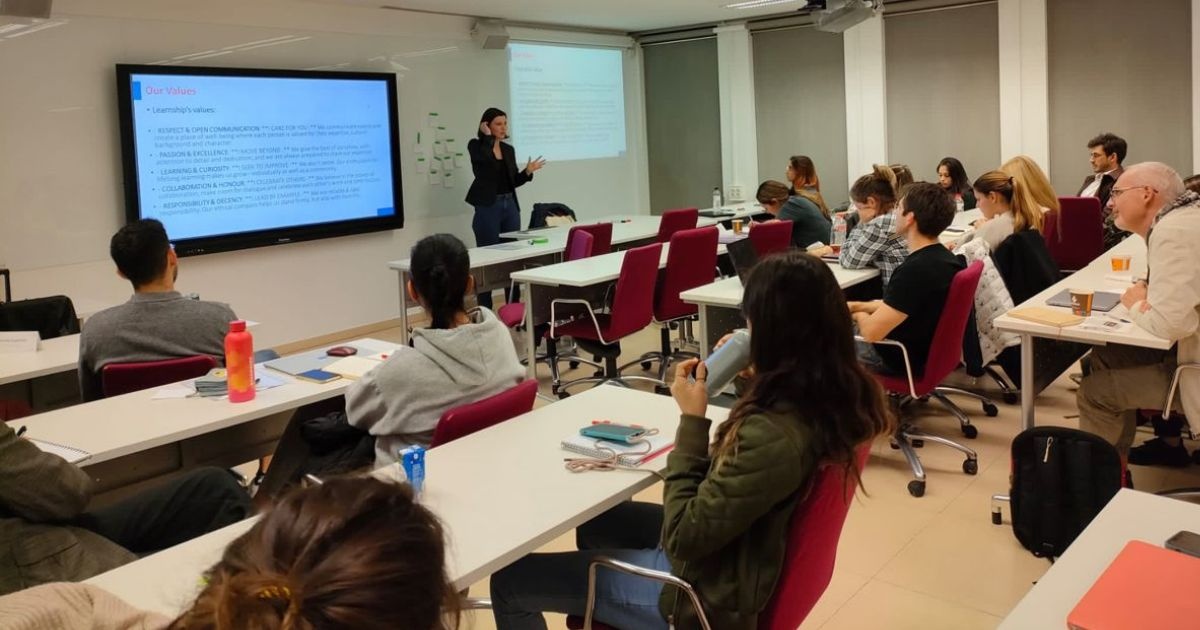 Vì sao nên chọn học Chương trình Advanced Diploma ngành Lãnh đạo và Quản lý TAFE NSW tại Việt Nam